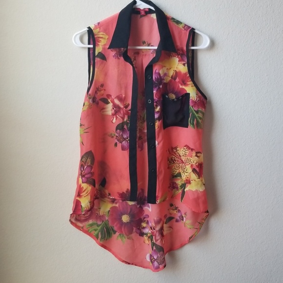 BONGO Tops - BONGO Sleeveless Blouse